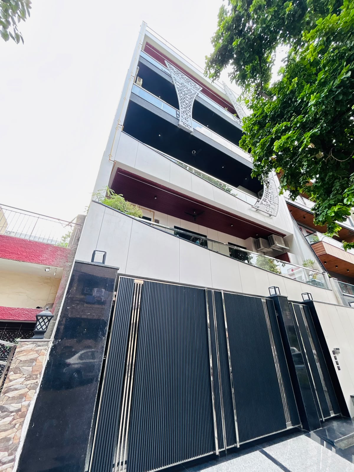 Properties in Paschim Vihar